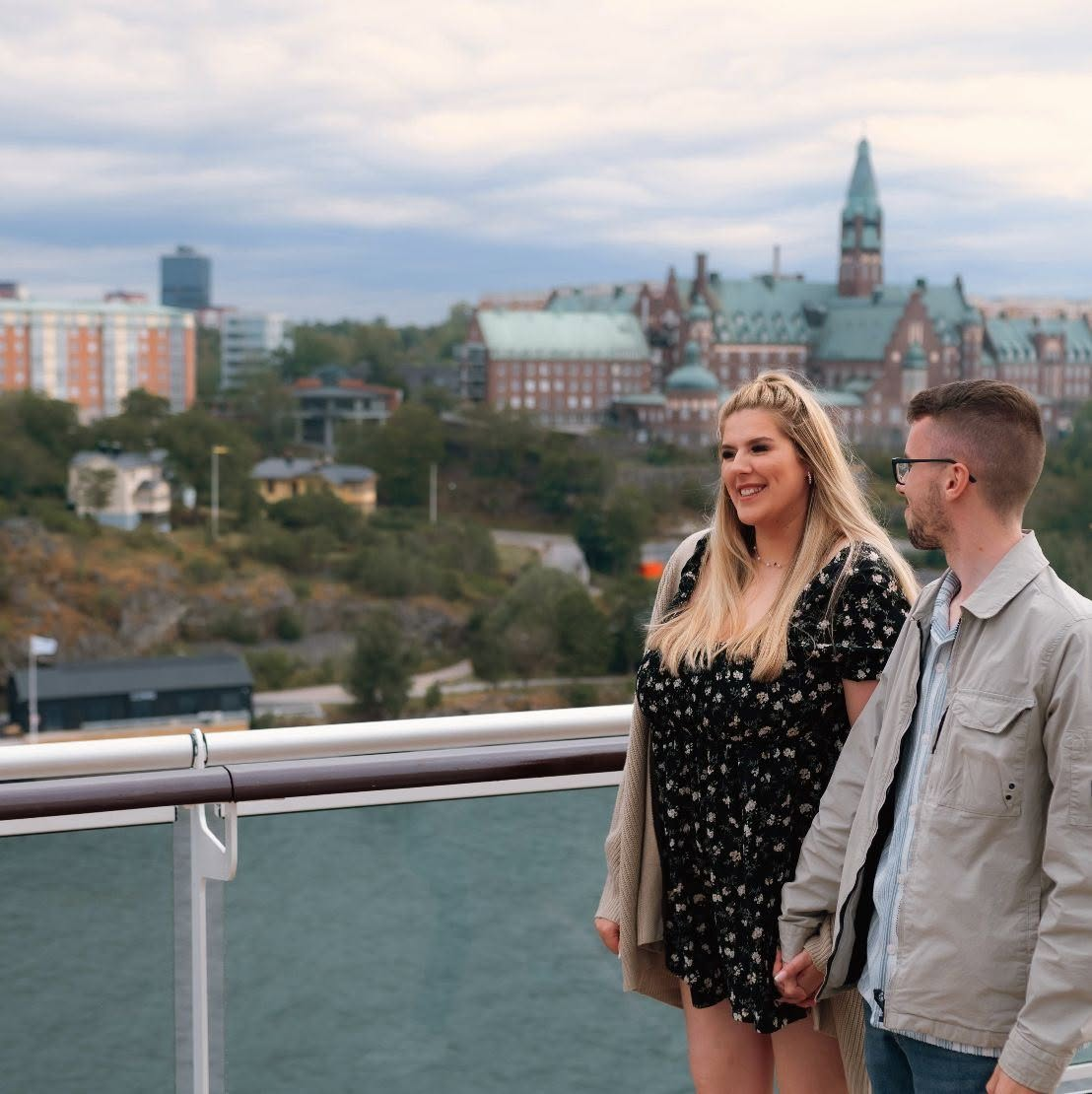 Tom and Fiona together on the bridge